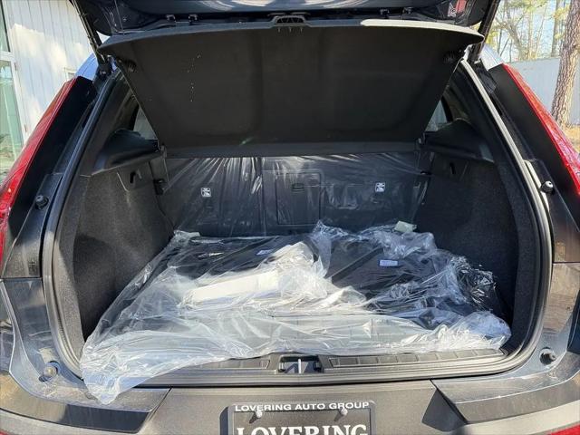 2026 Volvo XC40 Core, B5 AWD Gas (mild hybrid), Dark