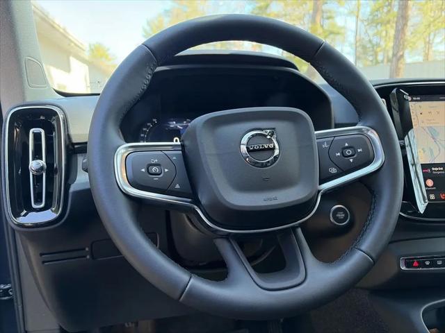 2026 Volvo XC40 Core, B5 AWD Gas (mild hybrid), Dark