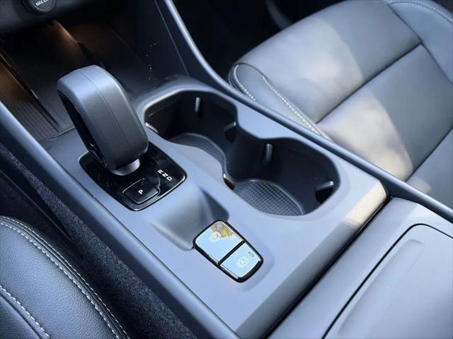 2026 Volvo XC40 Core, B5 AWD Gas (mild hybrid), Dark