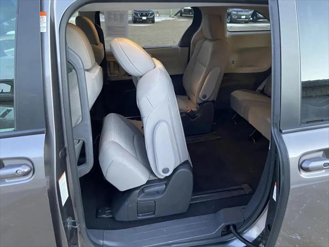 2024 Toyota Sienna LE