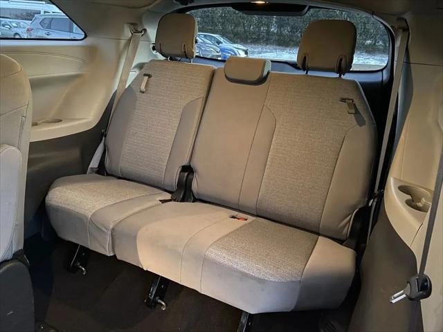 2024 Toyota Sienna LE