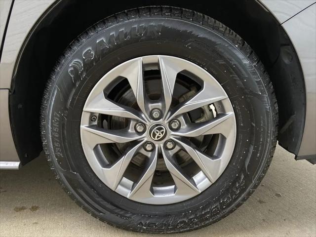 2024 Toyota Sienna LE