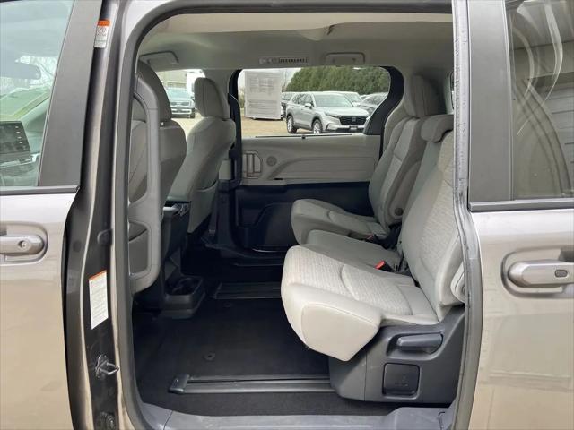 2024 Toyota Sienna LE