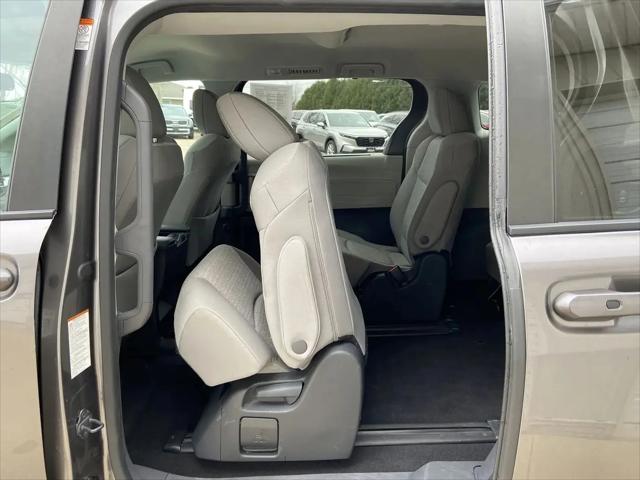 2024 Toyota Sienna LE