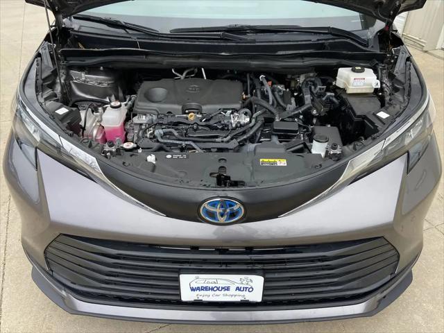 2024 Toyota Sienna LE