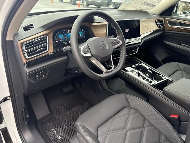 2026 Volkswagen Atlas SE with Technology