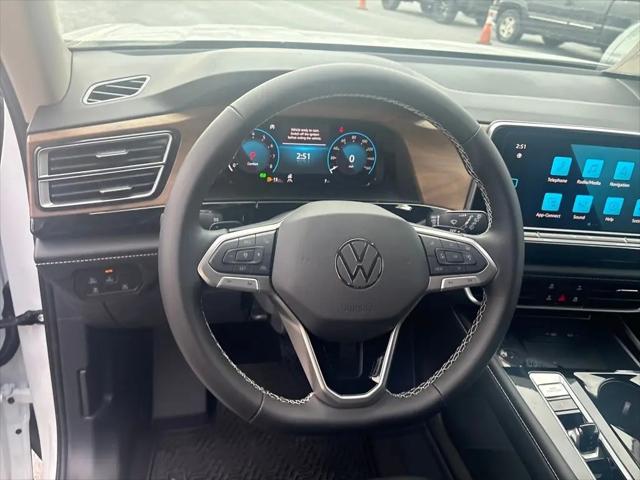 2026 Volkswagen Atlas SE with Technology