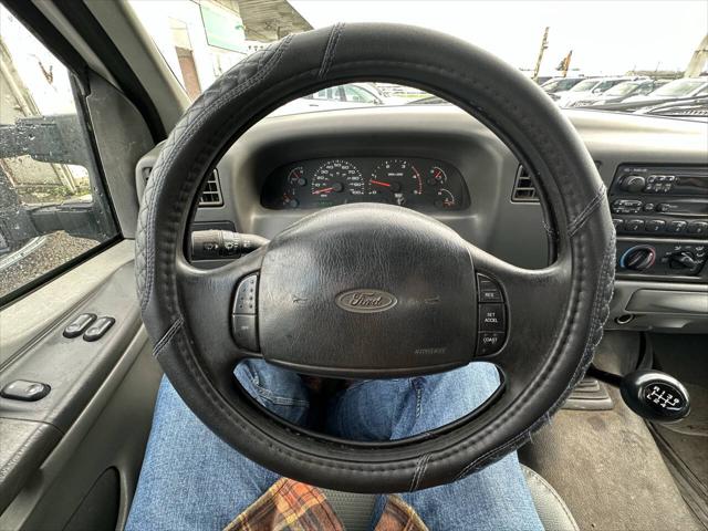 2002 Ford F-350 XLT 4dr SuperCab 4WD LB