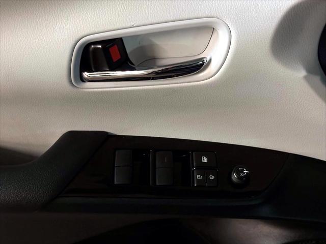 2021 Toyota Prius XLE AWD-e [12]