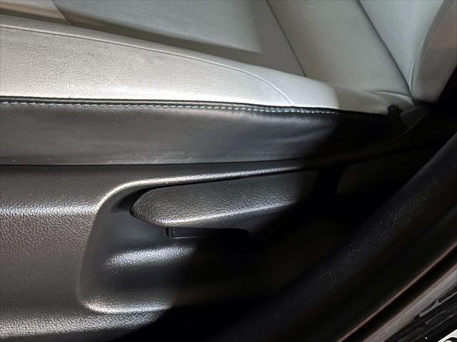 2021 Toyota Prius XLE AWD-e [13]