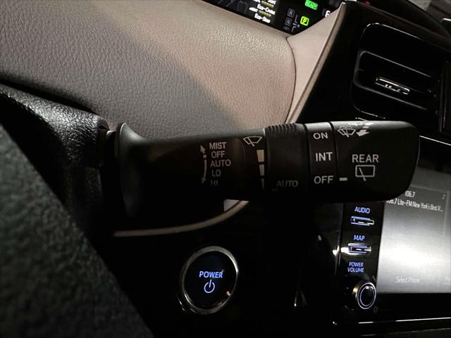 2021 Toyota Prius XLE AWD-e [26]