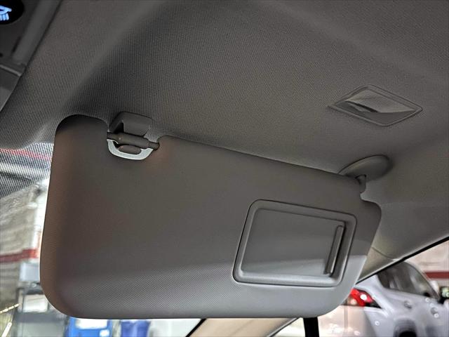 2021 Toyota Prius XLE AWD-e [27]