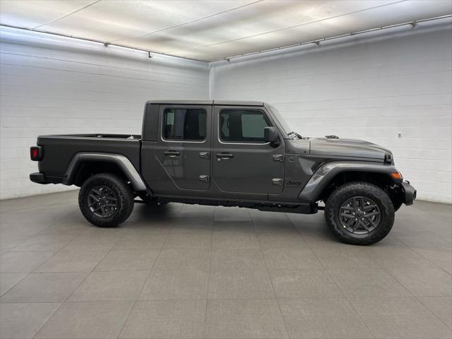 2026 Jeep Gladiator GLADIATOR SPORT S 4X4 2026 Jeep Gladiator GLADIATOR SPORT S 4X4
