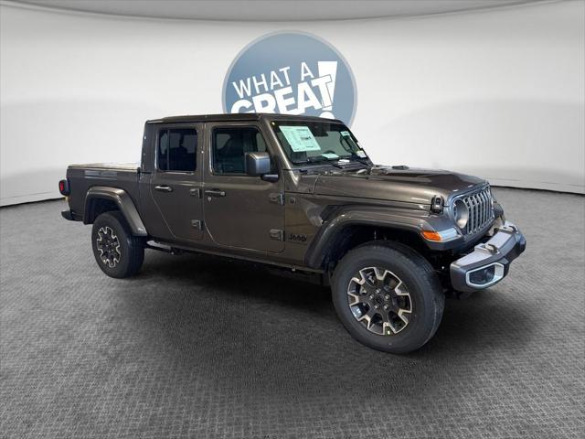 2026 Jeep Gladiator GLADIATOR SAHARA 4X4 2026 Jeep Gladiator GLADIATOR SAHARA 4X4