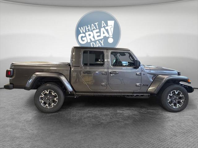 2026 Jeep Gladiator GLADIATOR SAHARA 4X4 2026 Jeep Gladiator GLADIATOR SAHARA 4X4