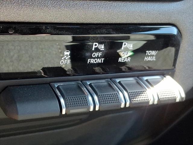 2026 Ram 1500 Tradesman Crew Cab 4x4 5'7" Box