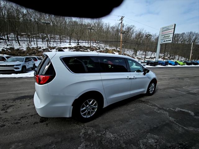 2026 Chrysler Voyager LX