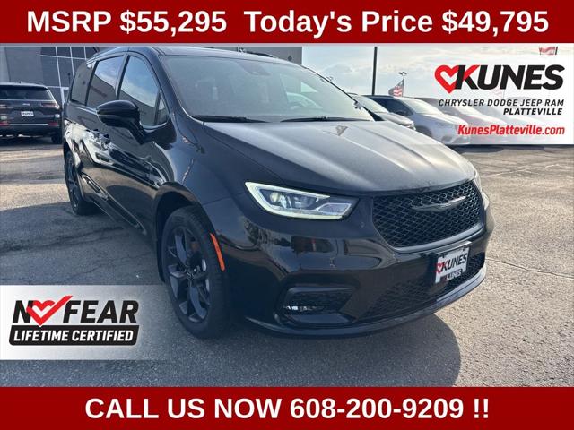 2026 Chrysler Pacifica Select AWD for sale in Platteville, WI