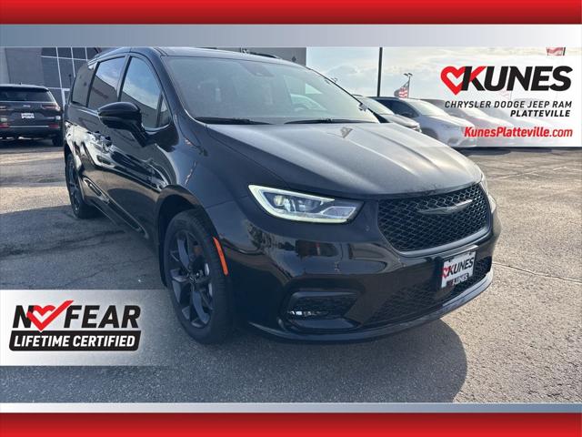 2026 Chrysler Pacifica Select AWD for sale in Platteville, WI