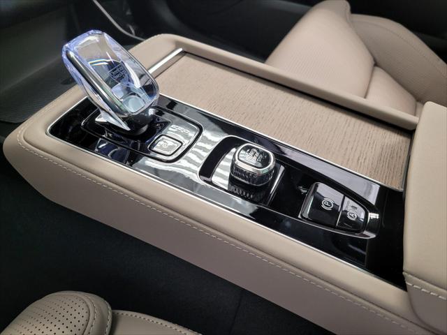 2026 Volvo XC90 Ultra, B6 AWD Gas (mild hybrid), Gasoline, Bright, 7 Seats