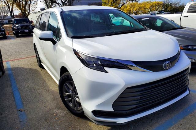 2024 Toyota Sienna LE