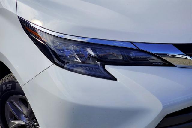 2024 Toyota Sienna LE