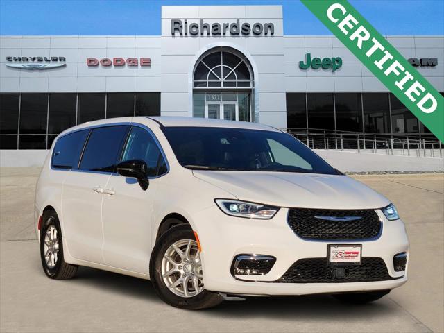 2025 Chrysler Pacifica Select