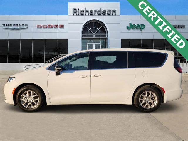 2025 Chrysler Pacifica Select