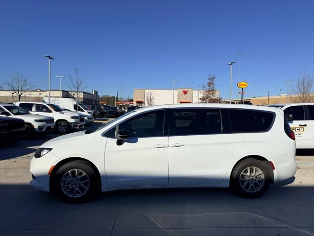 2025 Chrysler Voyager LX