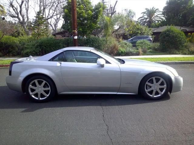 2004 Cadillac XLR Standard