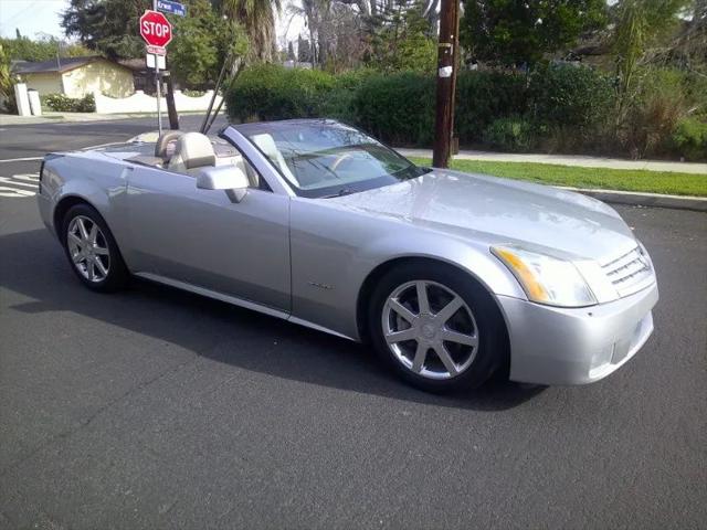 2004 Cadillac XLR Standard