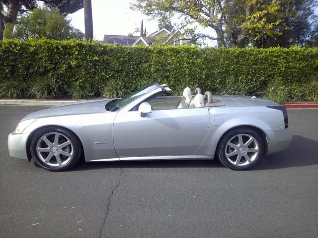 2004 Cadillac XLR Standard