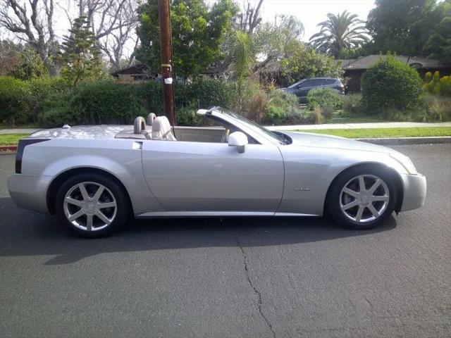 2004 Cadillac XLR Standard