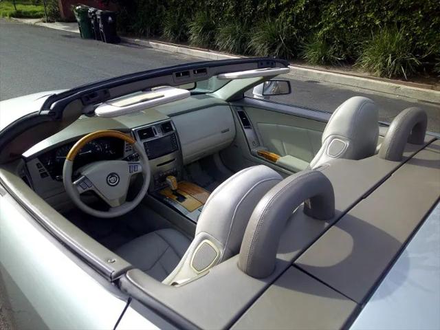 2004 Cadillac XLR Standard