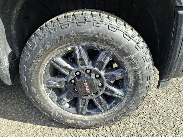 2026 GMC Sierra 2500HD Crew Cab, Standard Bed, AT4, 4WD