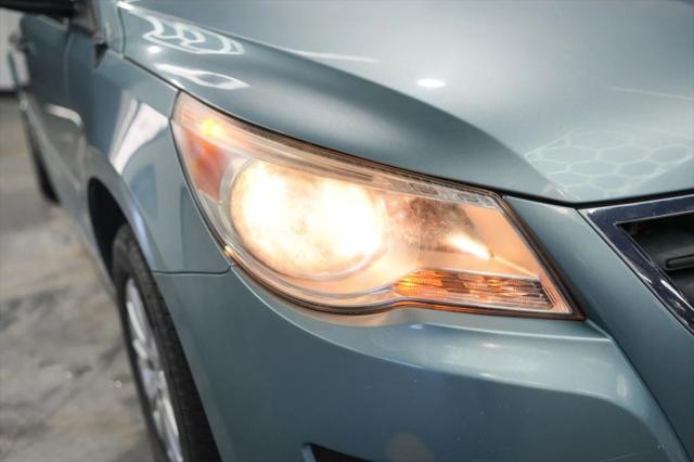 2009 Volkswagen Routan S