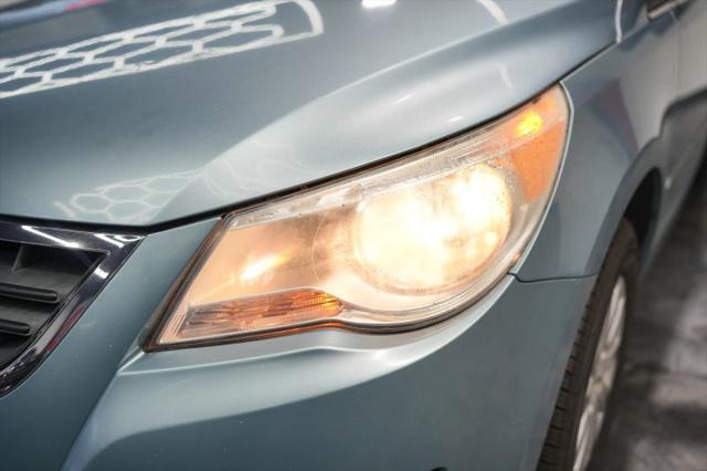 2009 Volkswagen Routan S