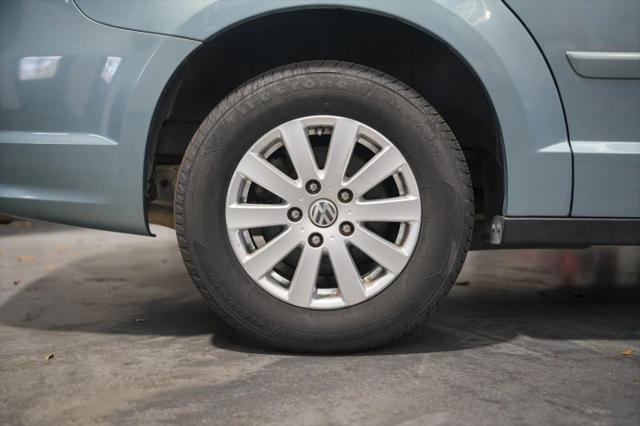 2009 Volkswagen Routan S