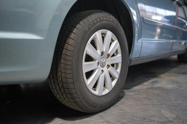 2009 Volkswagen Routan S