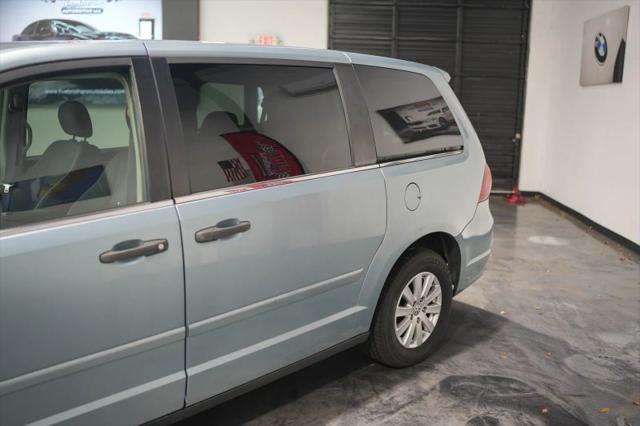 2009 Volkswagen Routan S
