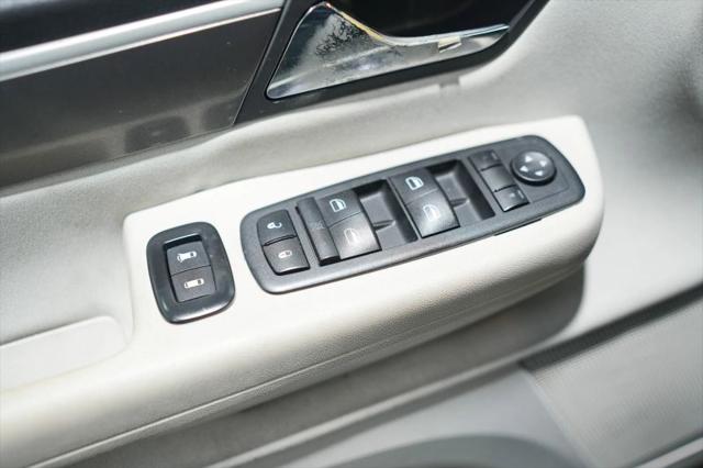 2009 Volkswagen Routan S