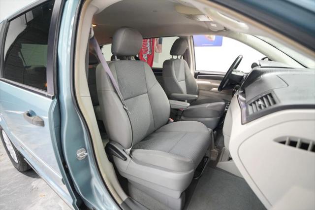 2009 Volkswagen Routan S