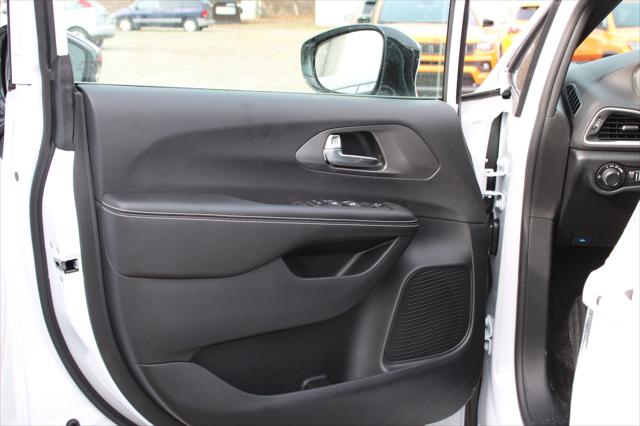 2026 Chrysler Voyager LX