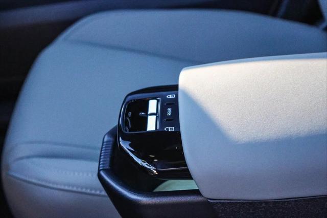2025 Volvo EX30 Plus Twin Motor Performance, Fully electric