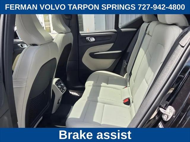 2026 Volvo XC40 Plus, B5 AWD Gas (mild hybrid), Dark