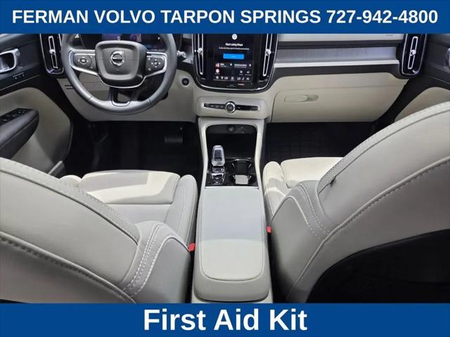2026 Volvo XC40 Plus, B5 AWD Gas (mild hybrid), Dark