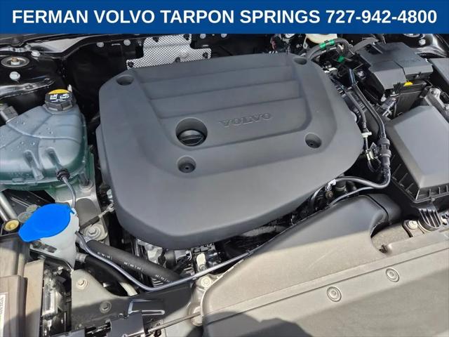 2026 Volvo XC40 Plus, B5 AWD Gas (mild hybrid), Dark