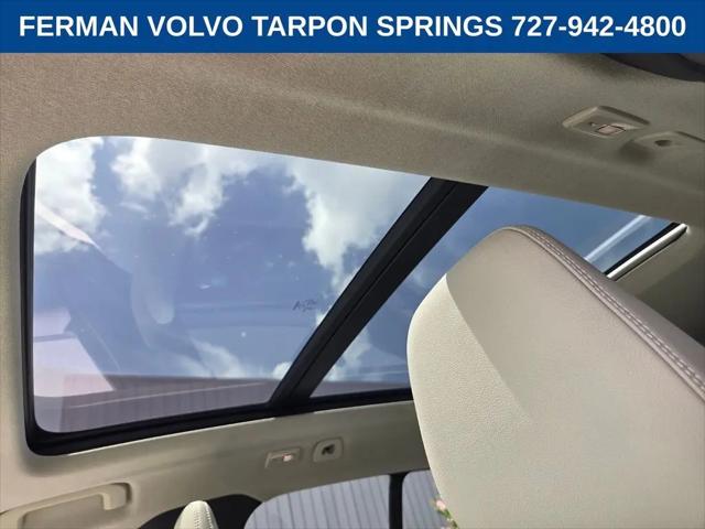 2026 Volvo XC40 Plus, B5 AWD Gas (mild hybrid), Dark