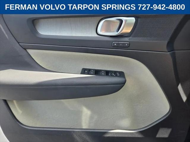 2026 Volvo XC40 Plus, B5 AWD Gas (mild hybrid), Dark