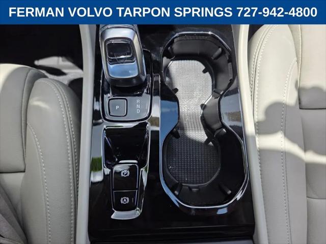 2026 Volvo XC40 Plus, B5 AWD Gas (mild hybrid), Dark